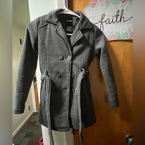 Girls coat with button front closure and belt side pockets
